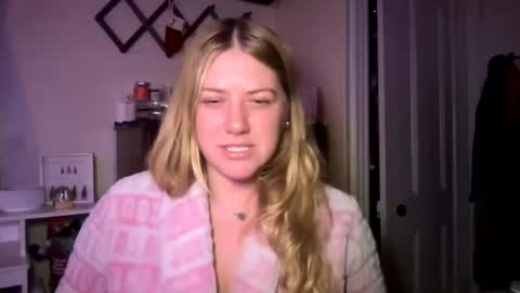 Snapshot of allyanalangel chatting on November 24, 9:53 am allyanalangel online show from November 24, 9:53 am