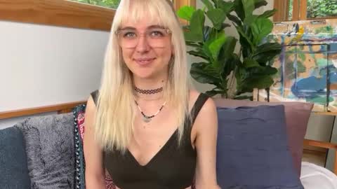 Ally Elliot online show from October 9, 6:39 pm