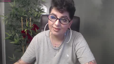 Snapshot of allyiah chatting on December 20, 10:22 pm online show from December 20, 10:22 pm