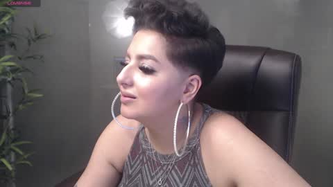 Snapshot of allyiah chatting on December 22, 1:34 am online show from December 22, 1:34 am