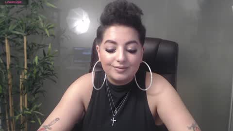 Snapshot of allyiah chatting on December 22, 9:31 pm online show from December 22, 9:31 pm