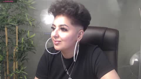 Snapshot of allyiah chatting on December 24, 1:27 am online show from December 24, 1:27 am