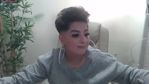 Snapshot of allyiah chatting on December 25, 10:27 pm online show from December 25, 10:27 pm