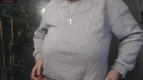 Snapshot of allyiah chatting on December 26, 1:29 am online show from December 26, 1:29 am