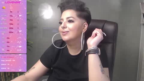 Snapshot of allyiah chatting on December 28, 1:18 am online show from December 28, 1:18 am