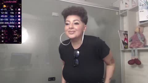 Snapshot of allyiah chatting on January 4, 10:34 pm online show from January 4, 10:34 pm