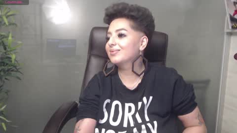 Snapshot of allyiah chatting on January 7, 12:13 am online show from January 7, 12:13 am