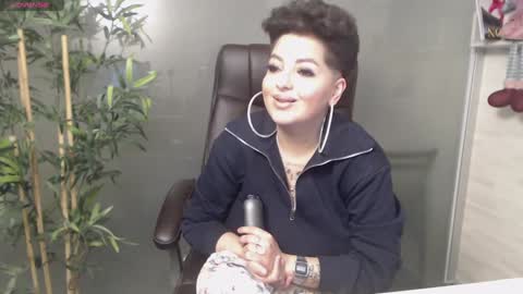 Snapshot of allyiah chatting on January 7, 9:35 pm online show from January 7, 9:35 pm