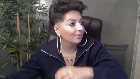 Snapshot of allyiah chatting on January 8, 12:38 am online show from January 8, 12:38 am