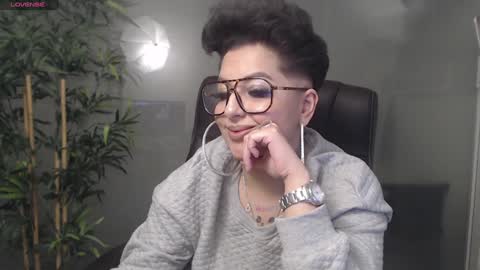 Snapshot of allyiah chatting on January 12, 10:54 pm online show from January 12, 10:54 pm