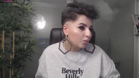 Snapshot of allyiah chatting on January 14, 10:34 pm online show from January 14, 10:34 pm