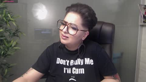 Snapshot of allyiah chatting on January 17, 12:10 am online show from January 17, 12:10 am