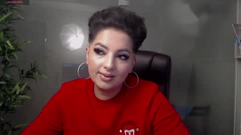 Snapshot of allyiah chatting on January 18, 9:13 pm online show from January 18, 9:13 pm