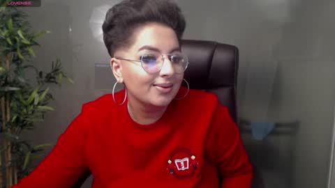 Snapshot of allyiah chatting on January 19, 12:28 am online show from January 19, 12:28 am