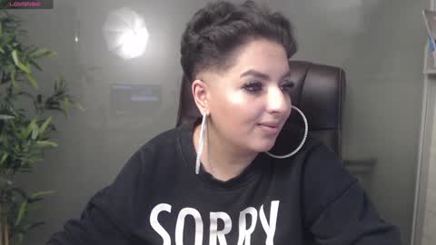 Snapshot of allyiah chatting on January 20, 1:18 am online show from January 20, 1:18 am