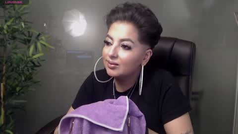 Snapshot of allyiah chatting on January 21, 11:24 pm online show from January 21, 11:24 pm