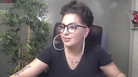 Snapshot of allyiah chatting on January 22, 9:10 pm online show from January 22, 9:10 pm