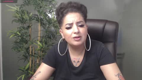 Snapshot of allyiah chatting on January 23, 12:14 am online show from January 23, 12:14 am