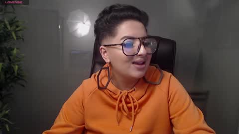 Snapshot of allyiah chatting on January 27, 1:16 am online show from January 27, 1:16 am