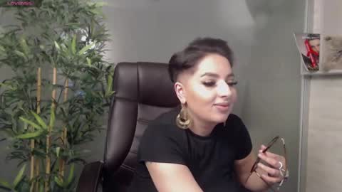 Snapshot of allyiah chatting on February 12, 12:48 am online show from February 12, 12:48 am