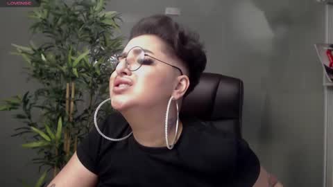 Snapshot of allyiah chatting on February 12, 11:30 pm online show from February 12, 11:30 pm