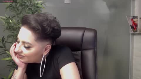 Snapshot of allyiah chatting on February 13, 2:34 am online show from February 13, 2:34 am