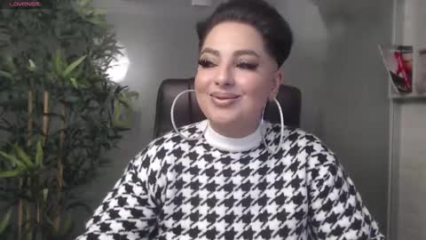 Snapshot of allyiah chatting on February 13, 8:03 pm online show from February 13, 8:03 pm