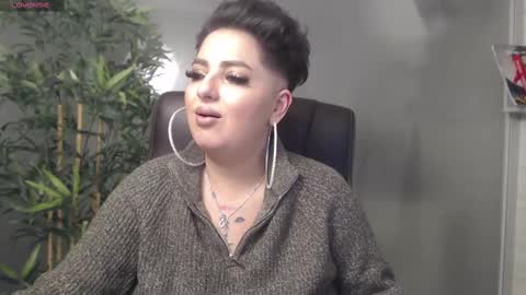 Snapshot of allyiah chatting on February 13, 11:58 pm online show from February 13, 11:58 pm