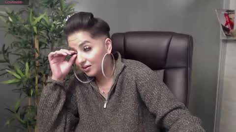 Snapshot of allyiah chatting on February 17, 12:21 am online show from February 17, 12:21 am