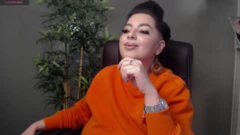 Snapshot of allyiah chatting on February 18, 11:41 pm online show from February 18, 11:41 pm