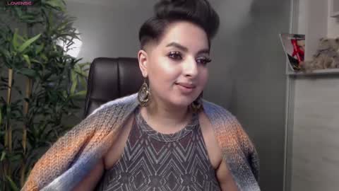 Snapshot of allyiah chatting on February 21, 12:38 am online show from February 21, 12:38 am