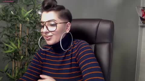 Snapshot of allyiah chatting on February 21, 11:32 pm online show from February 21, 11:32 pm