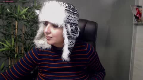 Snapshot of allyiah chatting on February 22, 2:39 am online show from February 22, 2:39 am