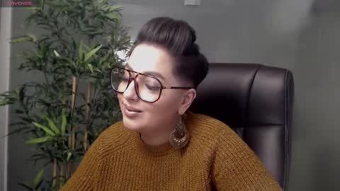 Snapshot of allyiah chatting on February 22, 9:48 pm online show from February 22, 9:48 pm