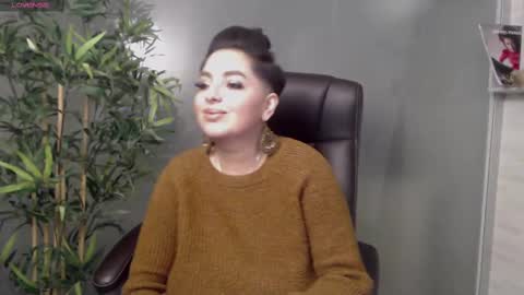 Snapshot of allyiah chatting on February 23, 12:51 am online show from February 23, 12:51 am