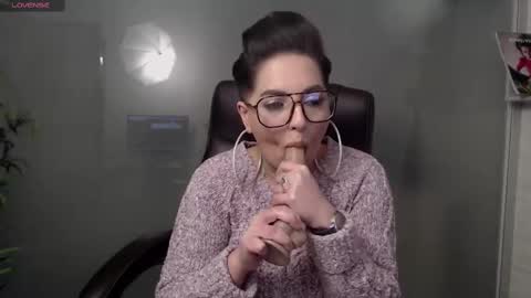 Snapshot of allyiah chatting on February 23, 9:16 pm online show from February 23, 9:16 pm