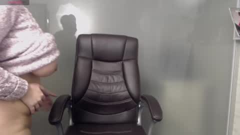 Snapshot of allyiah chatting on February 24, 12:20 am online show from February 24, 12:20 am