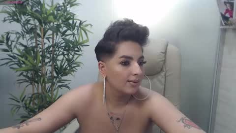 Snapshot of allyiah chatting on February 24, 8:36 pm online show from February 24, 8:36 pm