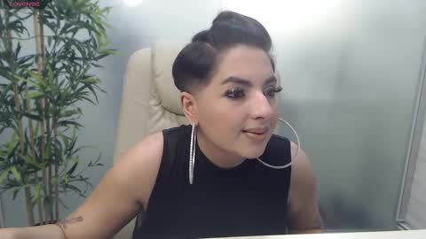 Snapshot of allyiah chatting on February 25, 11:00 pm online show from February 25, 11:00 pm