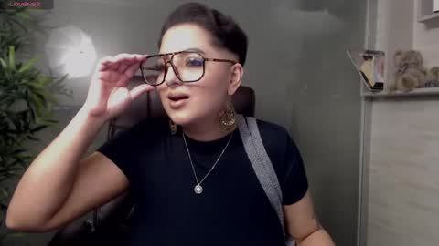 Snapshot of allyiah chatting on February 26, 11:59 pm online show from February 26, 11:59 pm