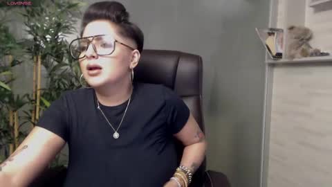 Snapshot of allyiah chatting on February 27, 11:04 pm online show from February 27, 11:04 pm