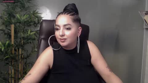 Snapshot of allyiah chatting on March 4, 2:06 am online show from March 4, 2:06 am