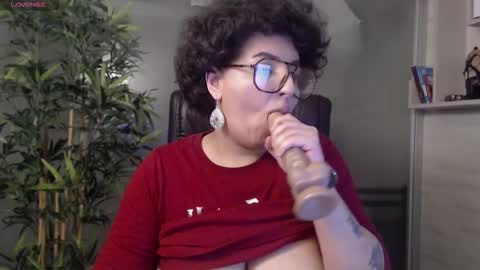 Snapshot of allyiah chatting on September 12, 4:18 pm online show from September 12, 4:18 pm