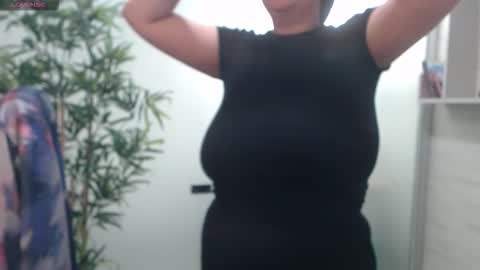 Snapshot of allyiah chatting on September 29, 3:39 pm online show from September 29, 3:39 pm