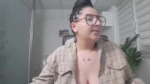 Snapshot of allyiah chatting on October 4, 4:38 pm online show from October 4, 4:38 pm