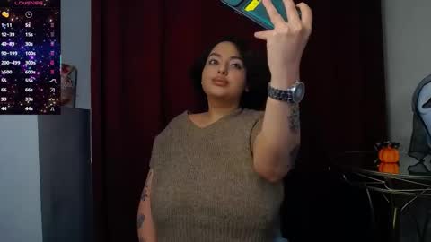 Snapshot of allyiah chatting on October 28, 7:27 pm online show from October 28, 7:27 pm