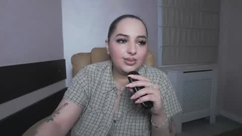 Snapshot of allyiah chatting on June 21, 6:43 pm online show from June 21, 6:43 pm