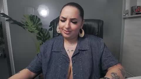 Snapshot of allyiah chatting on July 2, 2:23 pm online show from July 2, 2:23 pm