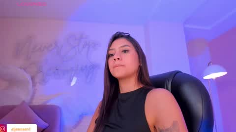 Snapshot of allyjensen chatting on February 10, 3:03 am Alisson online show from February 10, 3:03 am