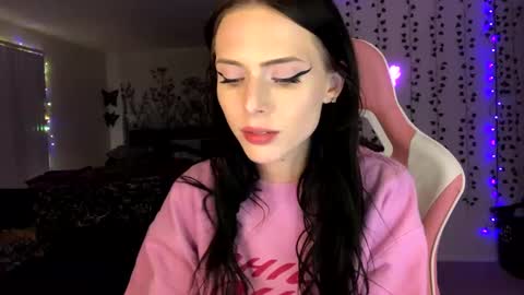 Snapshot of allyoursss1212 chatting on February 1, 9:32 am Ally Girl In Her Ally World online show from February 1, 9:32 am